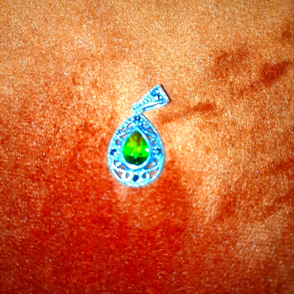 PERIDOT PENDANT